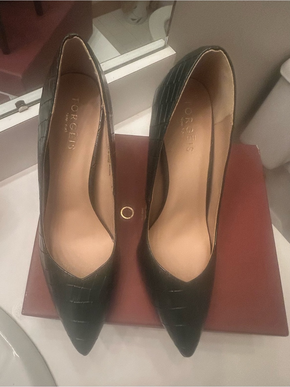 Green Croc Embossed Pointed Toe Pumps - Picture 3 of 6